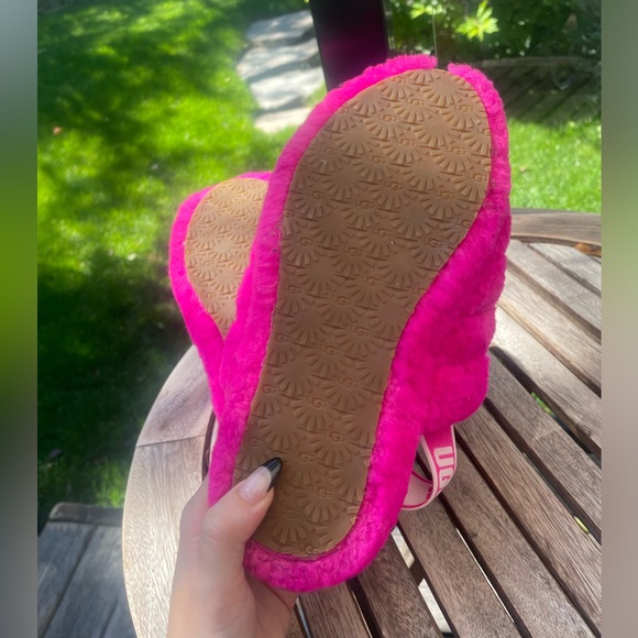 Hot Pink Ugg Slippers Size 5 US - Picture 4 of 4